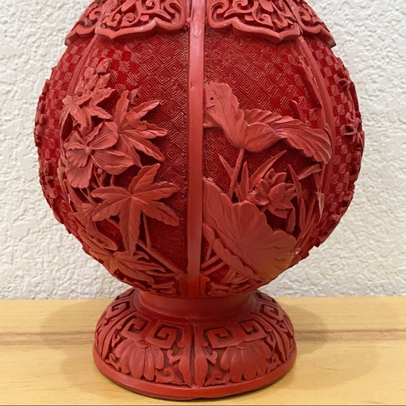 Vintage Cinnabar Red Carved Vase Floral Flower Ornate Brass Inlay 12.5-Inch Vase - Picture 10 of 15